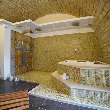 Castle Semesterbostad *