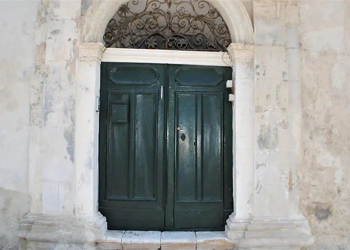 Castle Tatil Evi